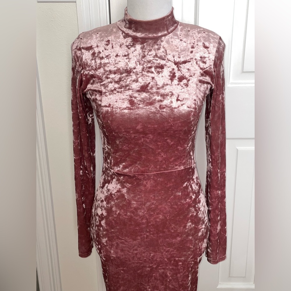 Revolve Size Small - image 1